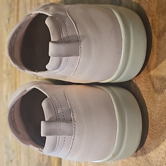 Vionic Penelope Pink Sneaker - Picture 2 of 4